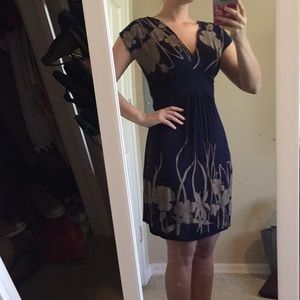 🎉HP🎉 Boutique navy blue floral vneck dress
